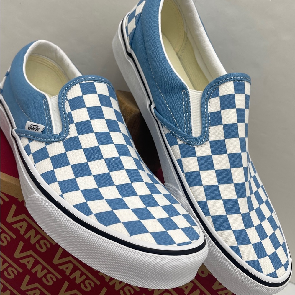 Vans •WMNS Classic Slip-On
Color Theory Checkerboard Heritage Blue
VN000D6BE2W - Picture 6 of 16